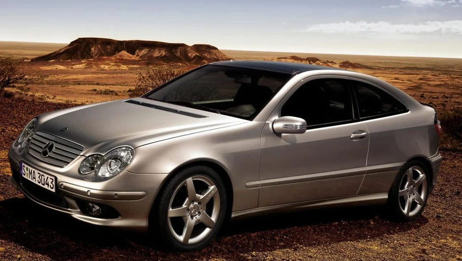 Choáng váng với dàn siêu xe của Cristiano Ronaldo ảnh 21